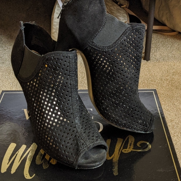 Open toe heels - Picture 1 of 3